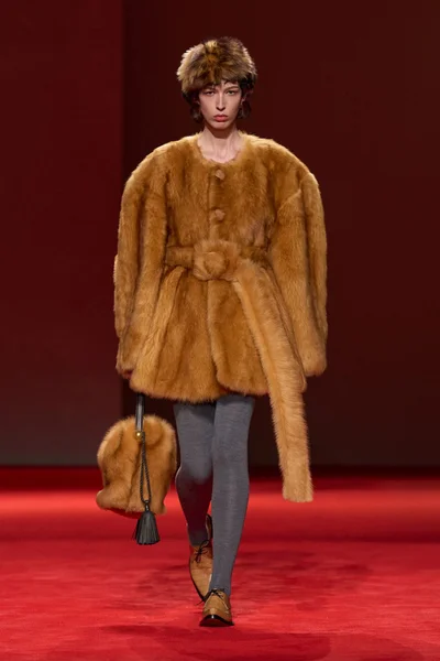 Look 49